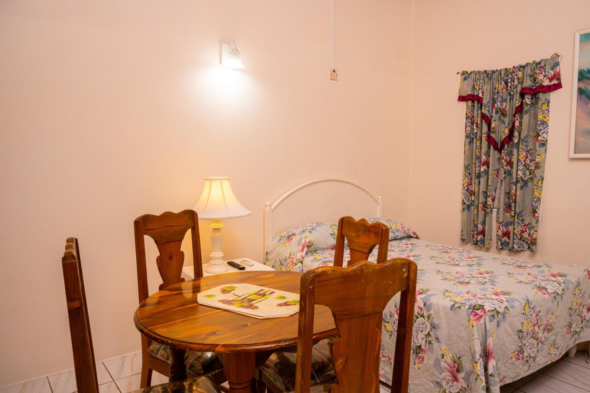 Shields Negril Villas الغرفة الصورة